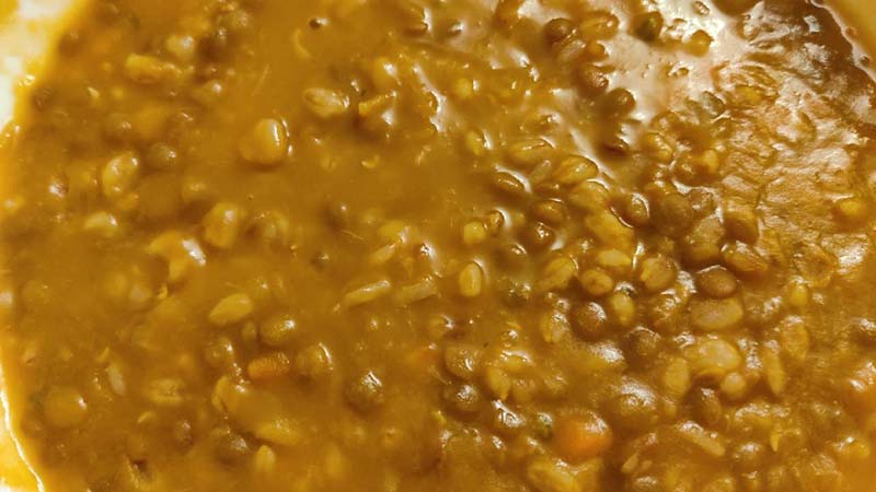 Minestra di farro, zucca e lenticchie