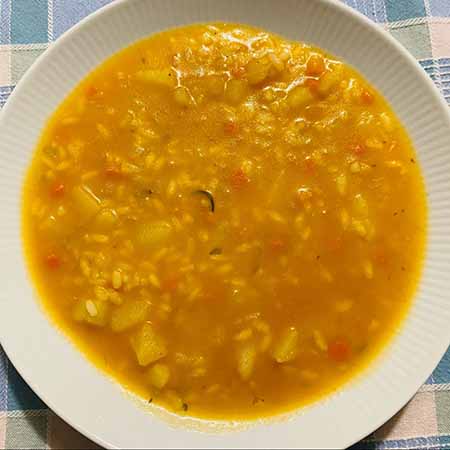 Minestra di riso e patate al pomodoro