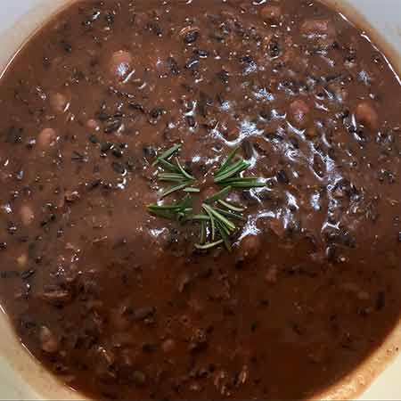 Minestra di riso nero e fagioli