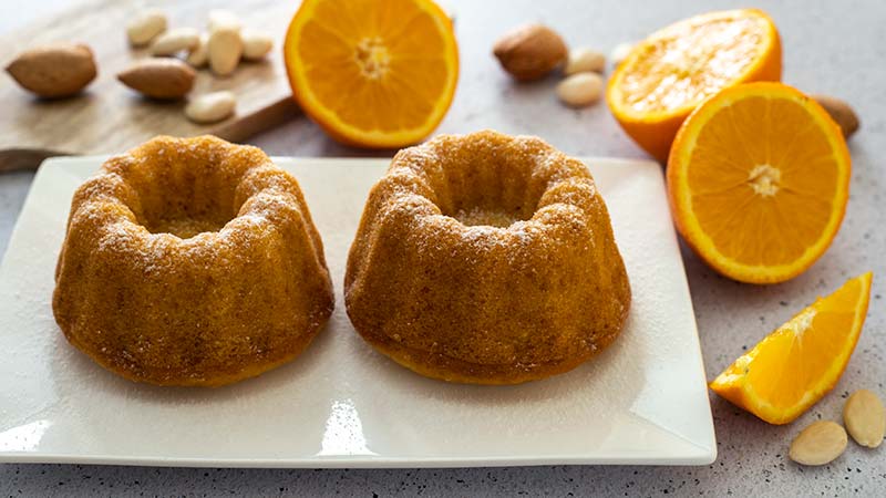 Mini bundt cake arancia e mandorle