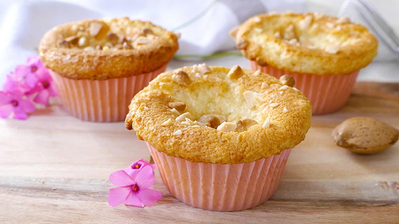 Muffin mandorle e cioccolato bianco