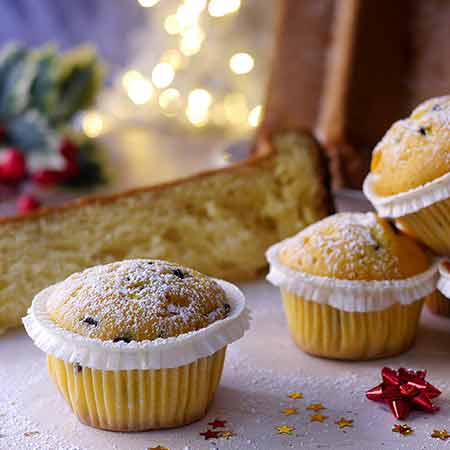 Muffin pandoro con gocce di cioccolata