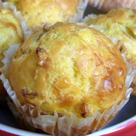 Muffin salati con erbe e formaggi