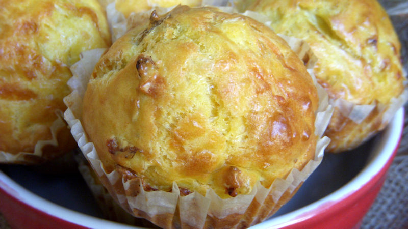 Muffin salati con erbe e formaggi