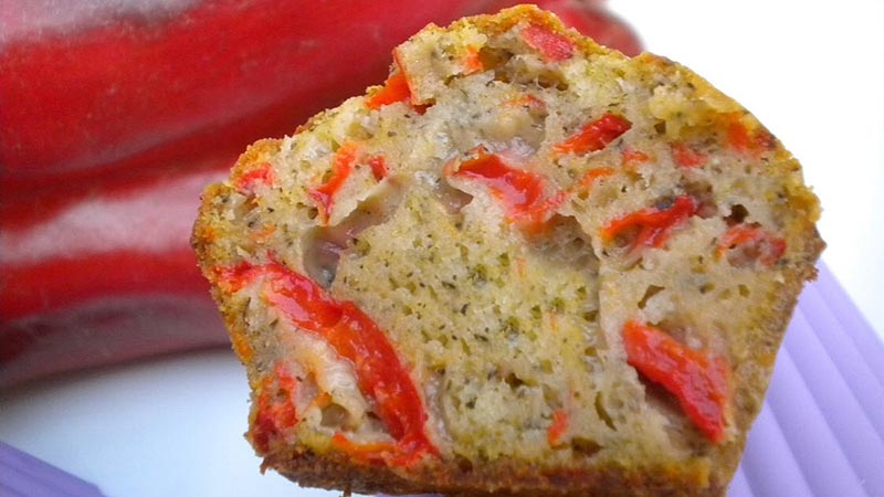 Muffin salati peperoni e provola affumicata