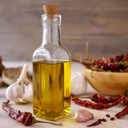 Olio aromatizzato peperoncino e aglio