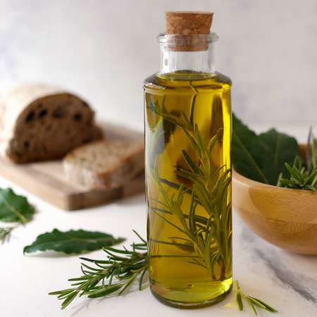 Olio aromatizzato al rosmarino e alloro