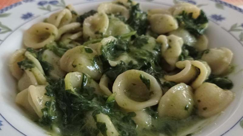 Orecchiette cime di rapa e acciughe