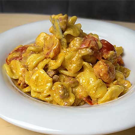 Orecchiette con pomodorini caramellati, mascarpone e salsiccia