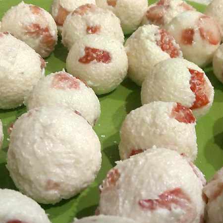 Palline al cocco e fragole