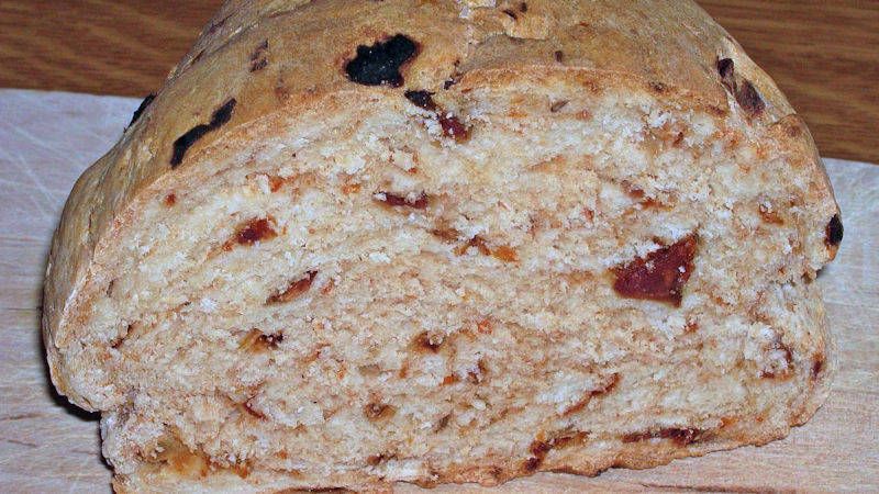 Pane alle olive e pomodori secchi