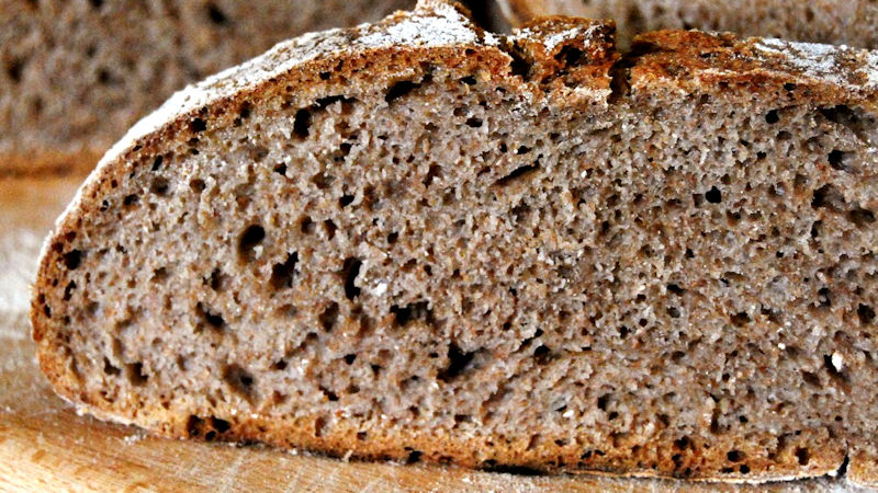 Pane integrale pugliese