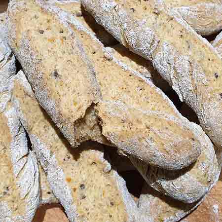 Pane integrale olive e pomodori secchi