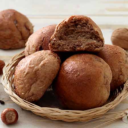 Panini al farro noci nocciole cioccolato