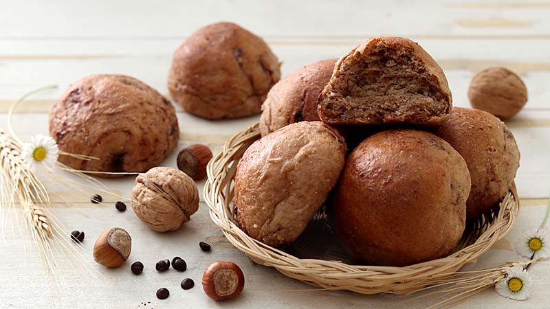 Panini al farro noci nocciole cioccolato