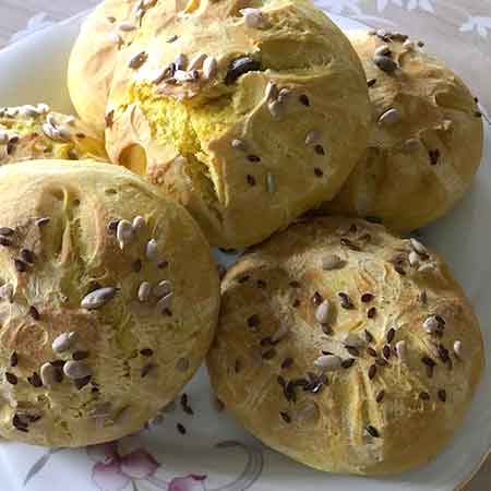 Panini alla curcuma con lievito madre