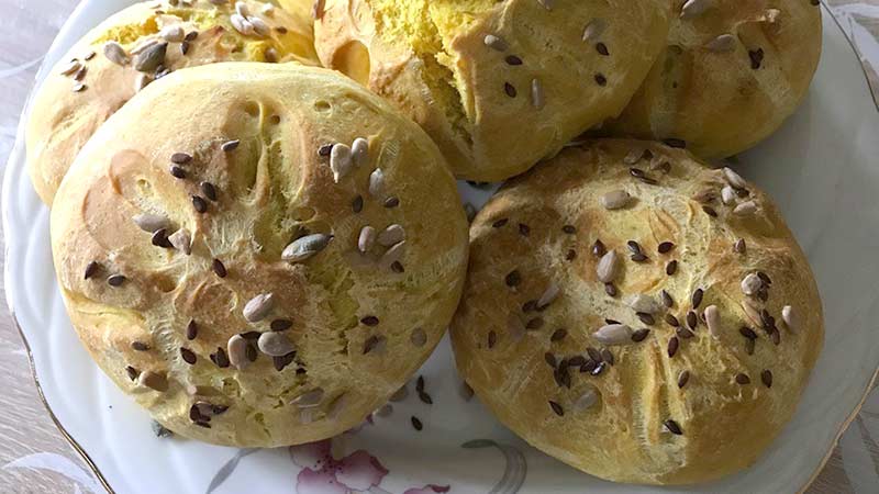 Panini alla curcuma con lievito madre