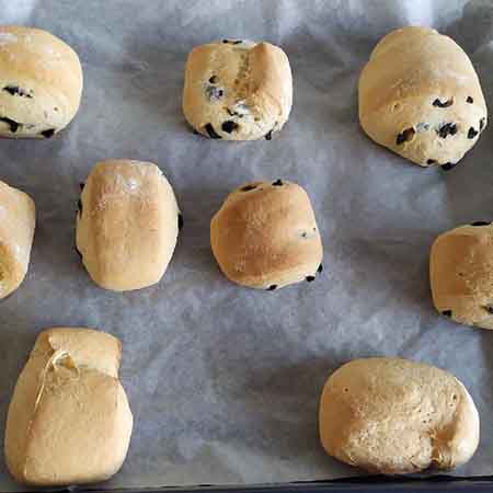 Panini alle olive con lievito madre