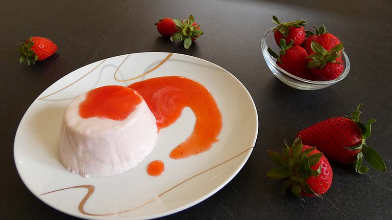 Panna cotta alle fragole senza zucchero