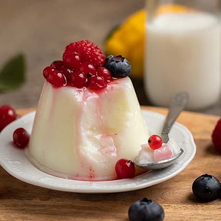 Panna cotta cocco e frutti di bosco