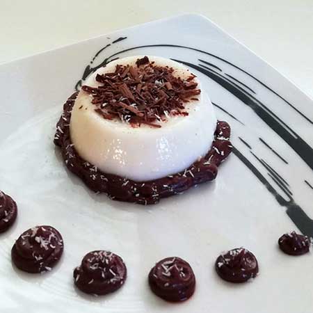 Panna cotta cocco e ganache al cioccolato