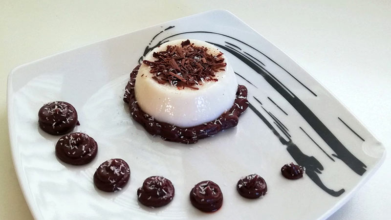 Panna cotta cocco e ganache al cioccolato