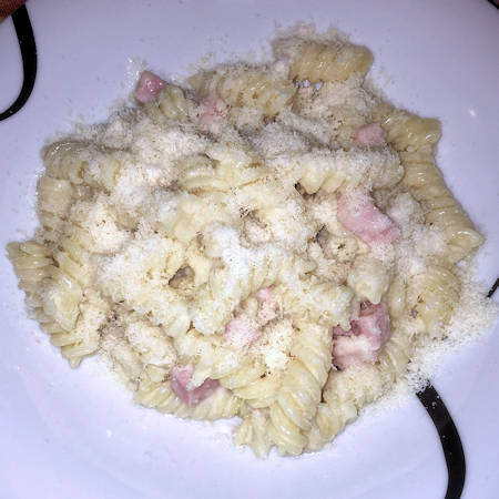 Pasta ai 4 formaggi e prosciutto