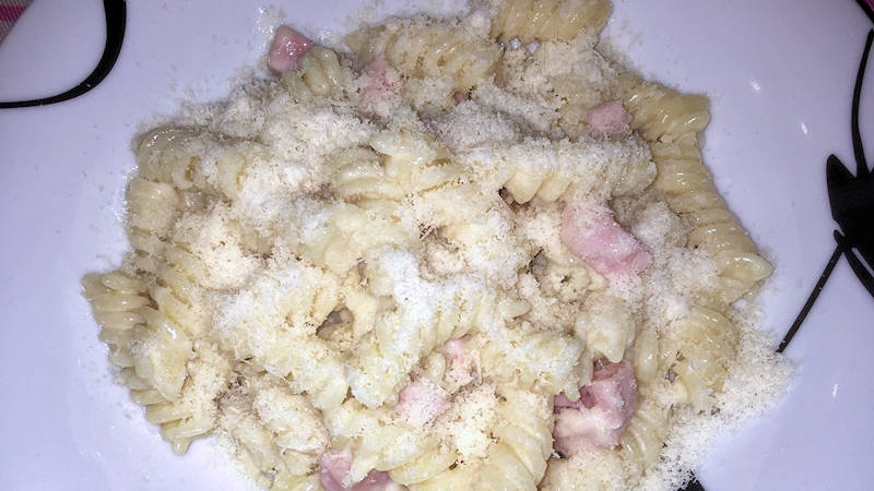 Pasta ai 4 formaggi e prosciutto