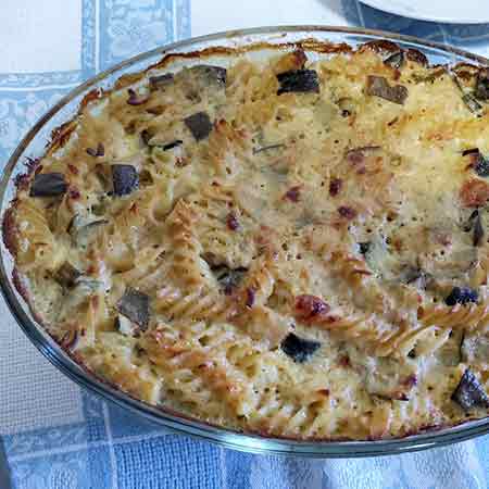 Pasta al forno con zucchine, patate e prosciutto