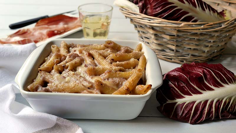 Pasta al forno speck radicchio e fontina