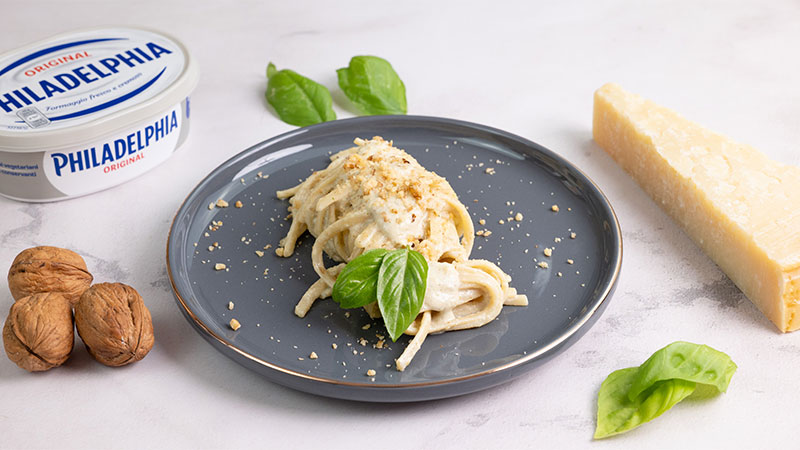 Pasta con crema di noci e basilico