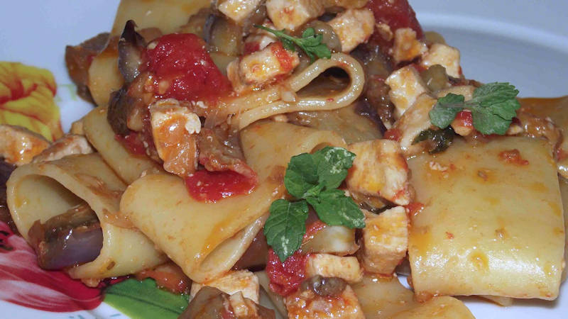 Pasta con pesce spada e melanzane