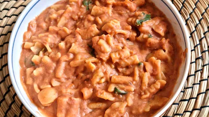 Pasta e fagioli con pomodori freschi