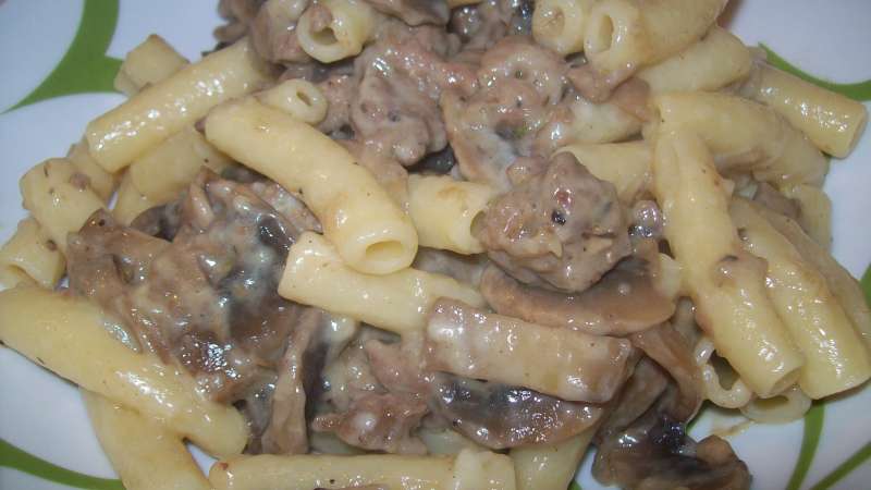 Pasta funghi e salsiccia