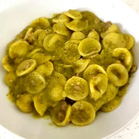 Orecchiette con salsiccia e broccoletti