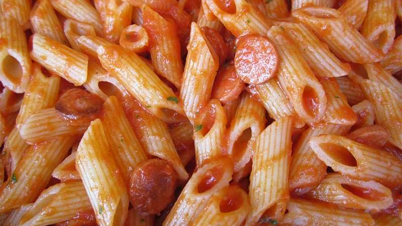 Pasta pomodoro e wurstel