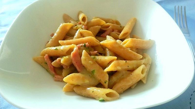 Pasta risottata con crema di zucchine e speck