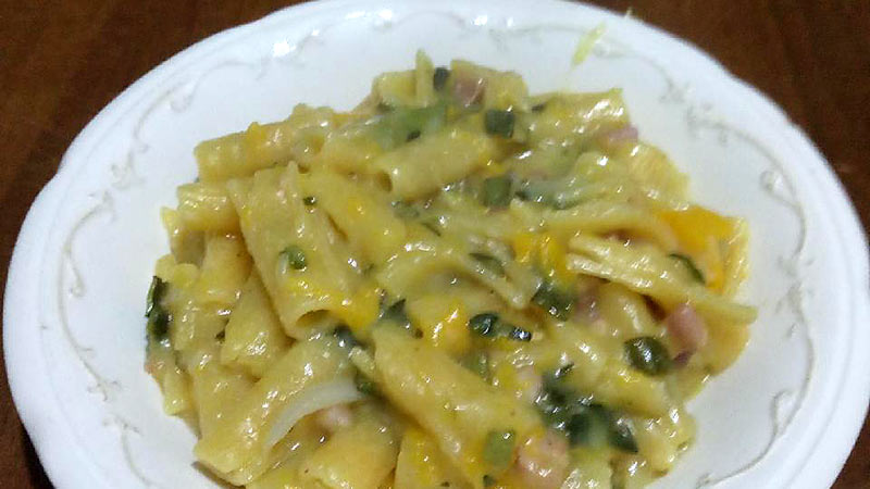 Pasta risottata zucchine peperoni e pancetta