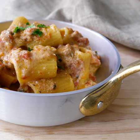 Pasta tonno, ricotta e pomodori secchi