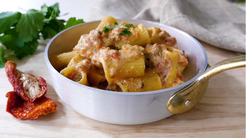 Pasta tonno, ricotta e pomodori secchi