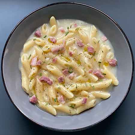 Penne alla crema di patate e pancetta