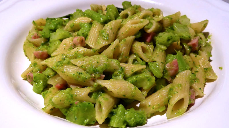 Penne broccoletti e pancetta (sciambrotti)