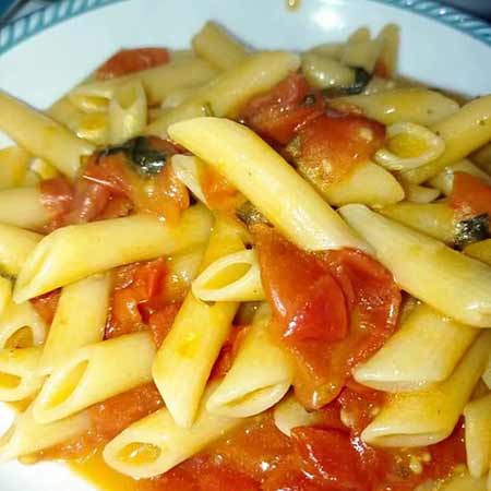 Penne con pomodorini freschi