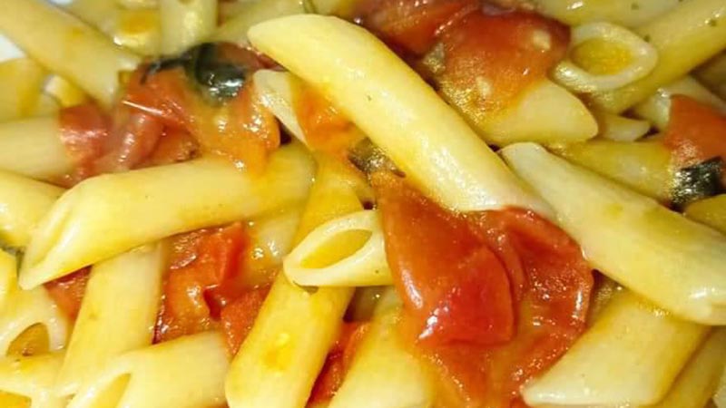 Penne con pomodorini freschi