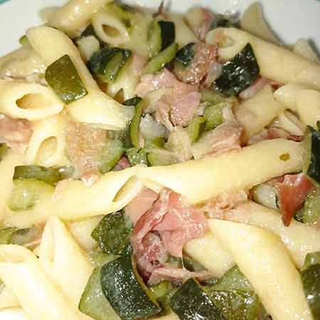 Penne speck e zucchine