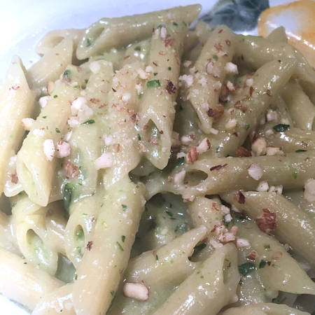 Penne zucchine e nocciole