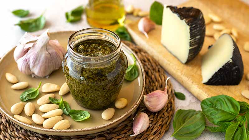 Pesto alla siciliana senza pomodoro