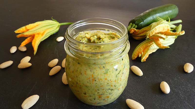 Pesto cotto di zucchine e fiori di zucchina