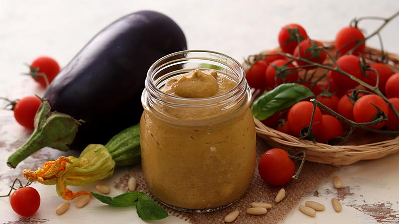 Pesto di melanzane zucchine pomodorini