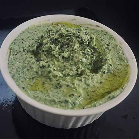 Pesto di rucola, pistacchi e Philadelphia